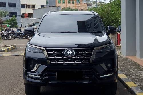 2022 Toyota Fortuner 4x2 2.8 GR Sport AT DSL bekas