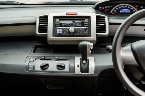 Dijual 2015 Hyundai H1 2.4L ROYALE AT bekas