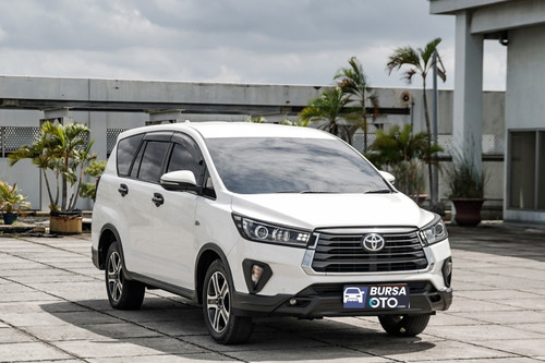 2022 Toyota Kijang Innova 2.0 V AT bekas