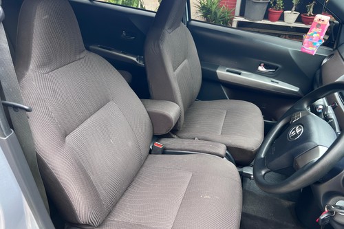 Dijual 2023 Toyota Calya G AT bekas