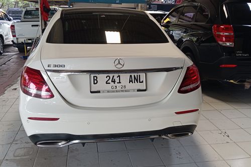 Dijual 2017 Mercedes Benz E-Class E 300 AMG Line bekas