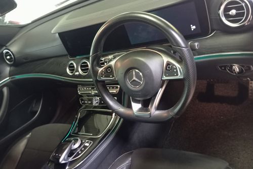 2017 Mercedes Benz E-Class E 300 AMG Line bekas