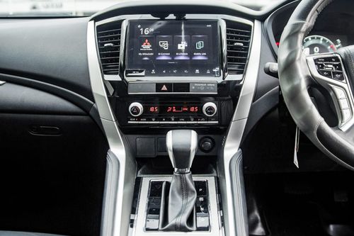 Dijual 2023 Mitsubishi Pajero Sport Dakar AT 4x2 bekas