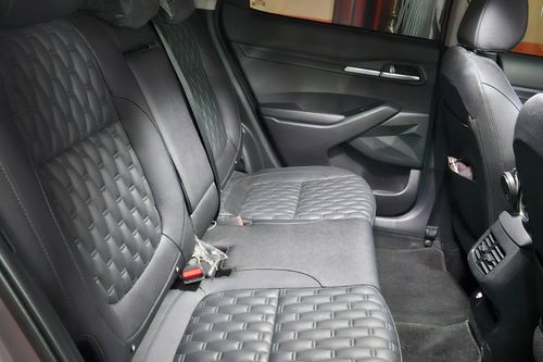 Old 2022 Kia Seltos EX