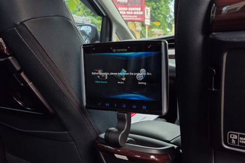 Dijual 2019 Toyota Kijang Innova REBORN 2.4 Q MT DIESEL VENTURER bekas