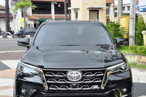2024 Toyota Fortuner 4x2 2.8 GR Sport AT DSL bekas