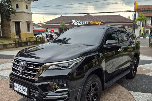 Dijual 2024 Toyota Fortuner 4x2 2.8 GR Sport AT DSL bekas