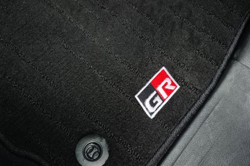 2024 Toyota Fortuner 4x2 2.8 GR Sport AT DSL bekas