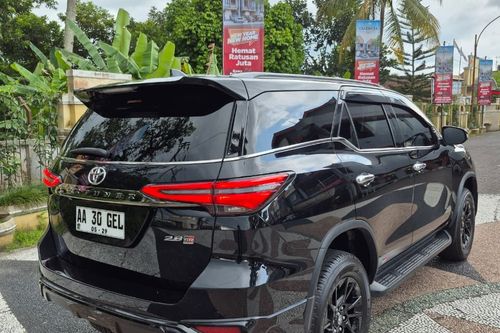 Dijual 2024 Toyota Fortuner 4x2 2.8 GR Sport AT DSL bekas