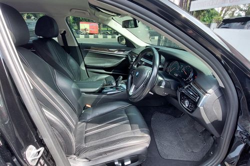 2018 BMW 5 Series Sedan 520i Luxury tua