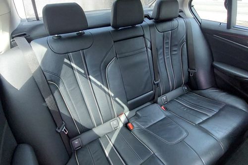 Dijual 2018 BMW 5 Series Sedan 520i Luxury bekas