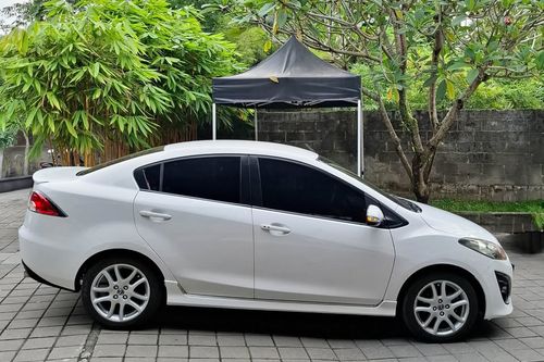 Dijual 2012 Mazda 2 Sedan R 1.5 AT bekas