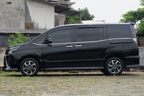 Old 2018 Toyota Voxy 2.0L AT