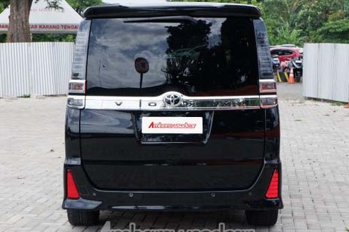 Second hand 2017 Toyota Voxy 2.0L AT 