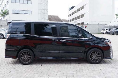 2nd Hand 2017 Toyota Voxy 2.0L AT