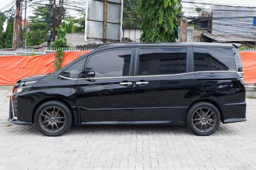 Old 2017 Toyota Voxy 2.0L AT