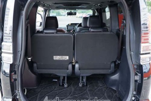Used 2017 Toyota Voxy 2.0L AT