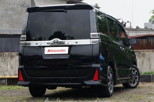 Second hand 2018 Toyota Voxy 2.0L AT 
