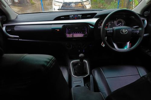 2022 Toyota Hilux 2.4L D-Cab G 4x4 MT