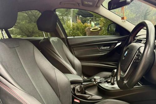 Dijual 2015 BMW 3 Series Sedan 320i Sport bekas