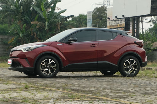 Dijual 2019 Toyota CHR 1.8L Dual Tone bekas