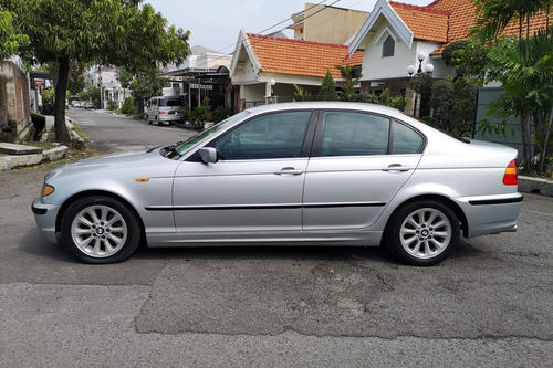 Old 2003 BMW 3 Series Sedan 325iat