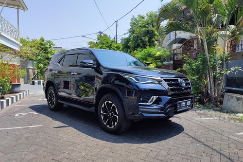 2022 Toyota Fortuner 4x2 2.8 GR Sport AT DSL