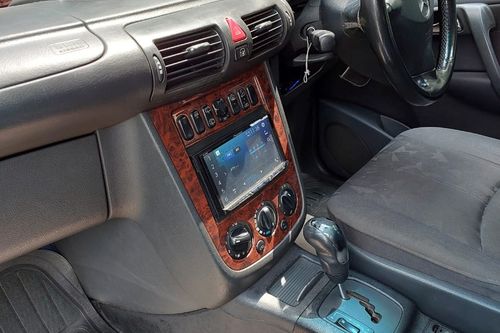 2004 Mercedes Benz Viano 2.3L bekas