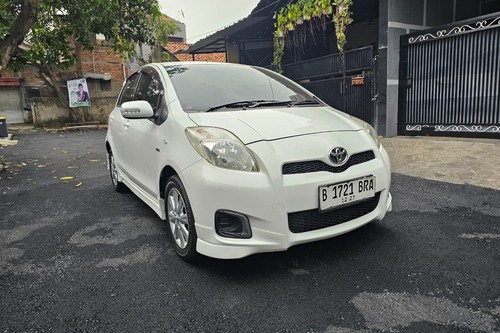 2012 Toyota Yaris  E AT
