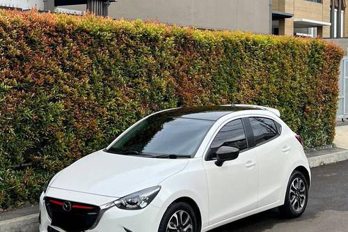 2015 Mazda 2  SEDAN S AT bekas