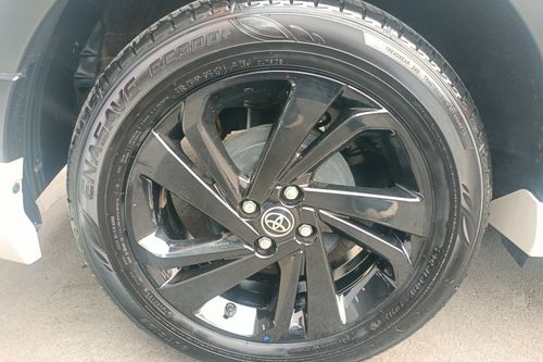 Old 2022 Toyota Raize 1.0T GR CVT TWO TONE