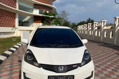 2013 Honda Jazz  1.5L RS AT bekas