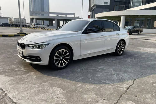 2016 BMW 3 Series Sedan  320i F30 SPORT bekas