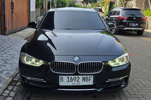 2013 BMW 3 Series Sedan  320i F30 LUXURY bekas