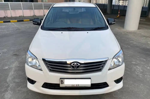 2013 Toyota Kijang Innova 2.0 E AT bekas