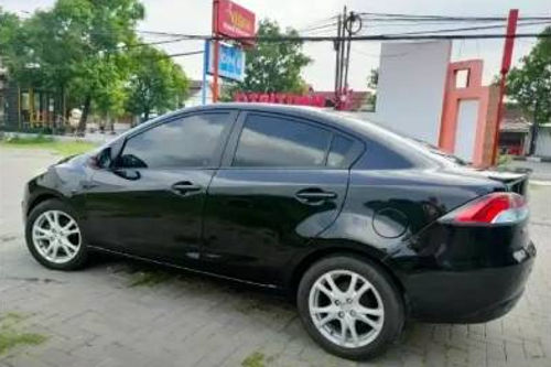 Old 2010 Mazda 2 Sedan R 1.5 AT