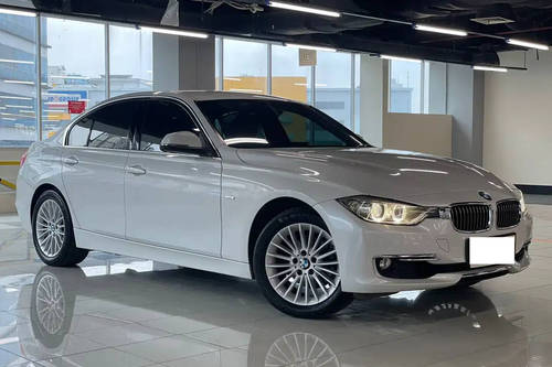 2015 BMW 3 Series Sedan  320i F30 LUXURY bekas