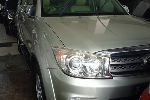 2011 Toyota Fortuner  2.7 V A/T bekas