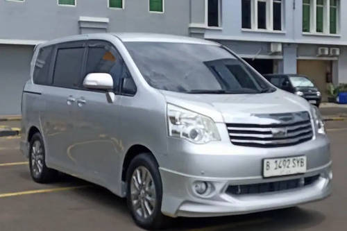 2013 Toyota NAV1  2.0 G AT bekas