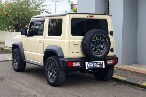 2022 Suzuki Jimny Two Tone AT tua
