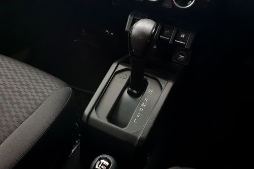 2022 Suzuki Jimny Two Tone AT bekas