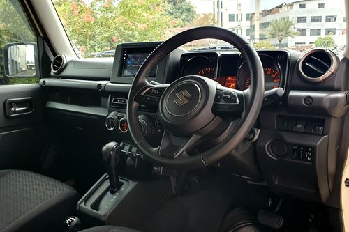 2022 Suzuki Jimny Two Tone AT bekas