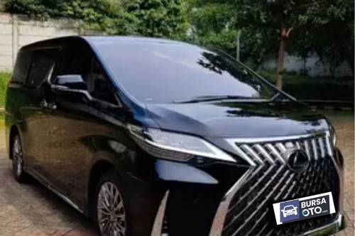 Used 2023 Lexus LM 350h 7-Seater