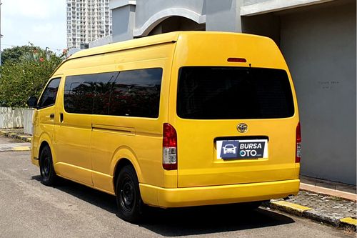 2018 Toyota Hiace Commuter Manual	Luxury tua