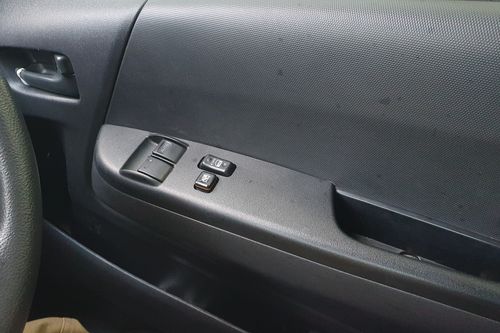 Dijual 2018 Toyota Hiace Commuter Manual	Luxury bekas