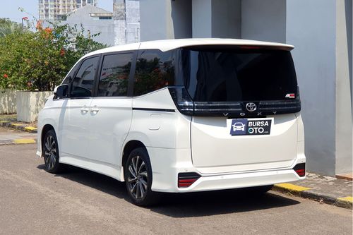 2023 Toyota Voxy 2.0 CVT tua