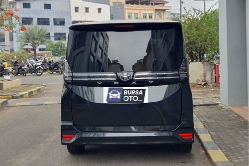 2022 Toyota Voxy 2.0 CVT tua