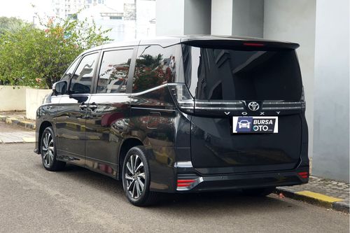 Dijual 2022 Toyota Voxy 2.0 CVT bekas