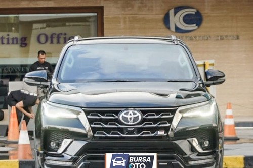 2022 Toyota Fortuner 4x2 2.8 GR Sport AT DSL bekas