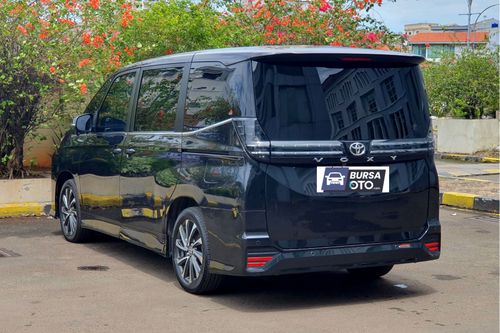 2024 Toyota Voxy 2.0 CVT tua